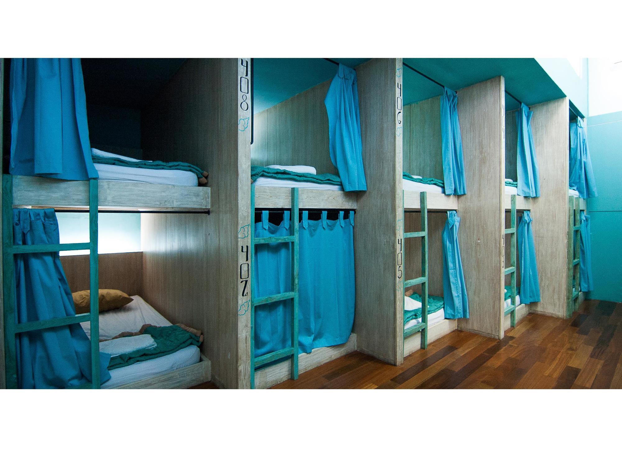 Nau Here Hostel Kuta  Luaran gambar