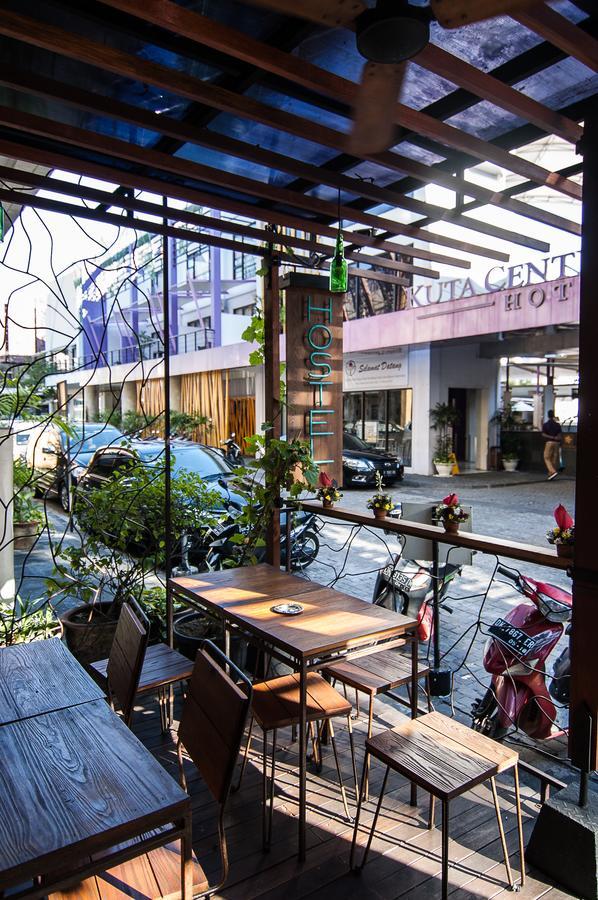 Nau Here Hostel Kuta  Luaran gambar