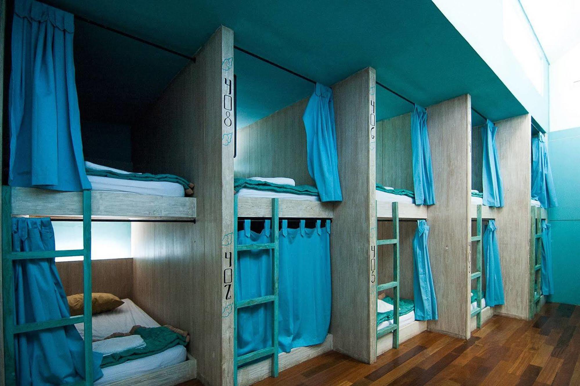Nau Here Hostel Kuta  Luaran gambar