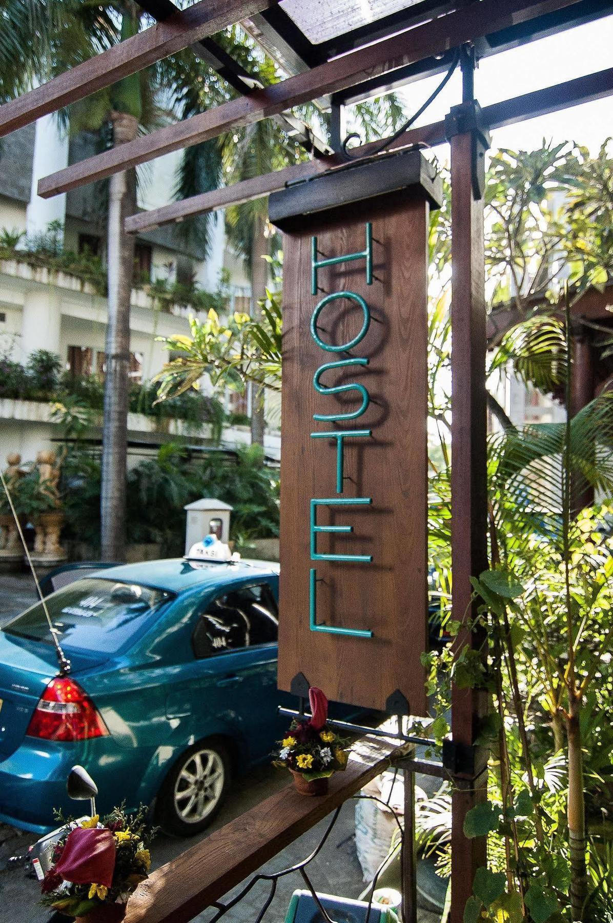 Nau Here Hostel Kuta  Luaran gambar
