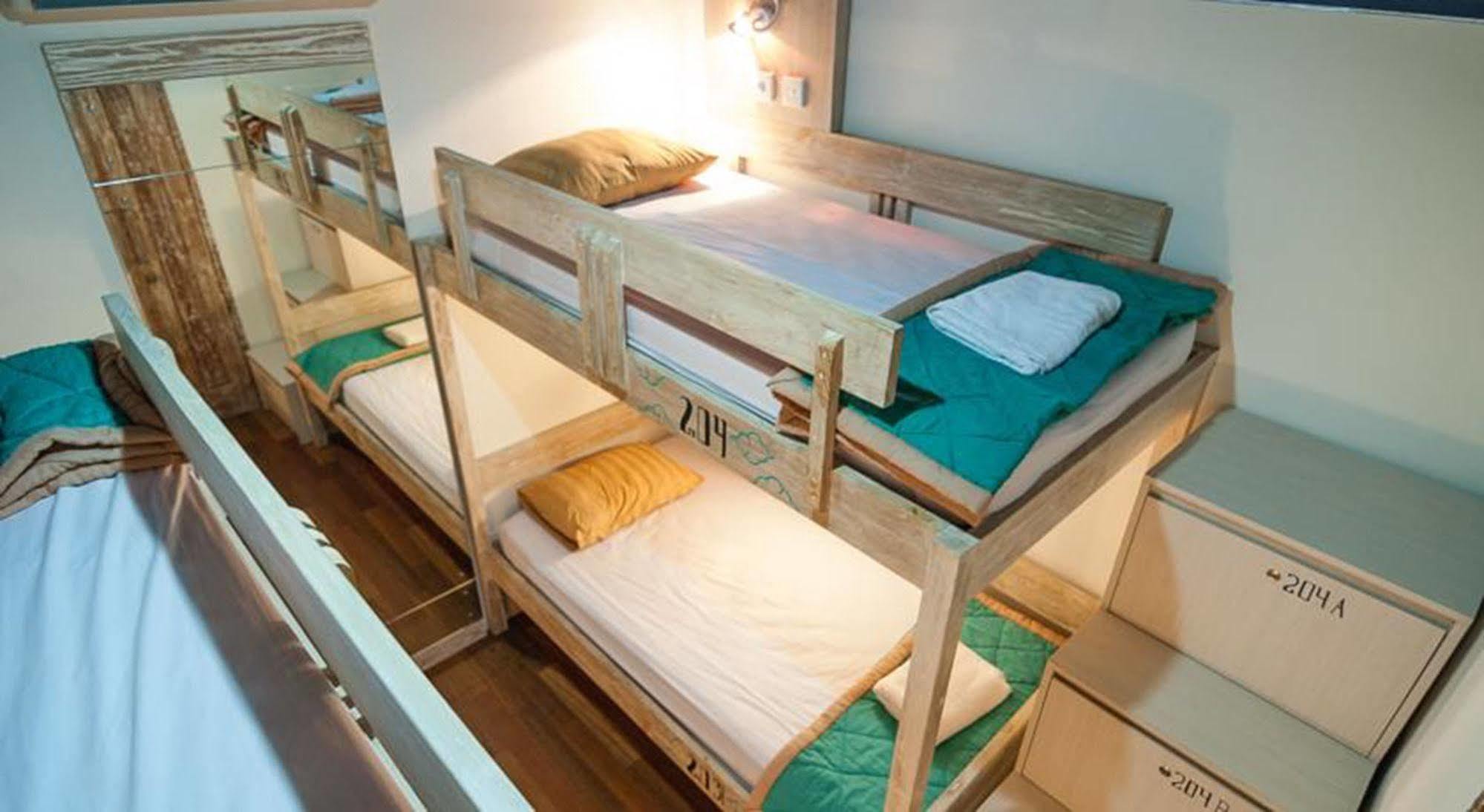 Nau Here Hostel Kuta  Luaran gambar